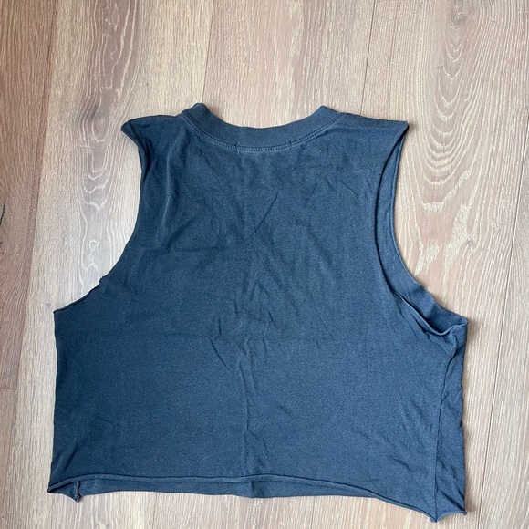 UO {Future State} | New York peace sign cropped tank top - Picture 3 of 5